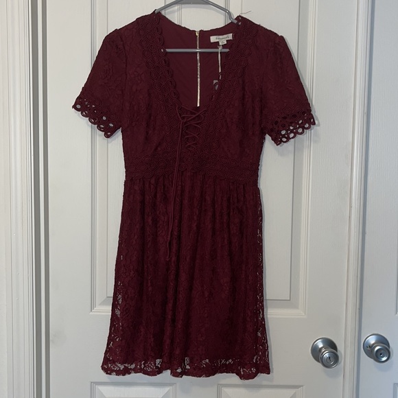 Francesca’s maroon lace dress NWT size small - Picture 2 of 6